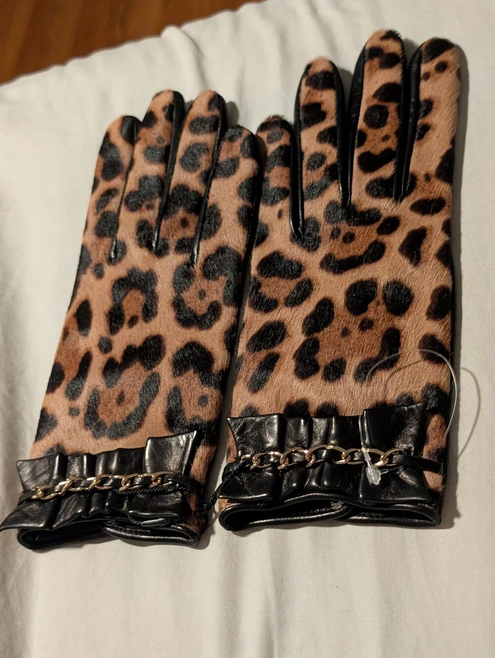 Portolano Ruffle Chain Leopard-Print Nappa Leather Gloves